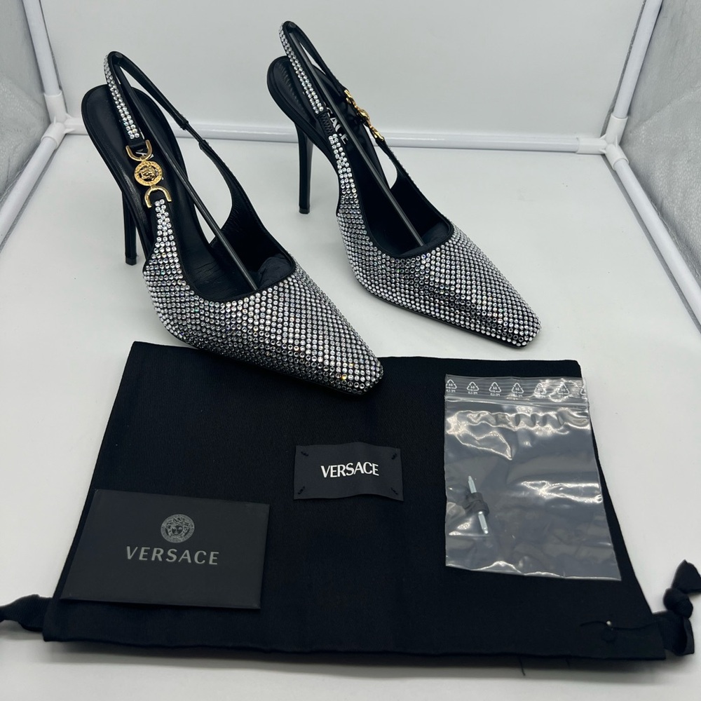 NIB VERSACE Medusa Crystal Embellished '95 Black Satin Slingback Pumps sz 39.5 - Picture 5 of 17
